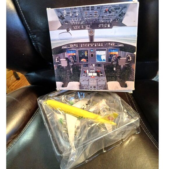 1:300 Scale Siberia Airbus 320 Airplane Models Alloy Diecast Airplane Model - Picture 2 of 10